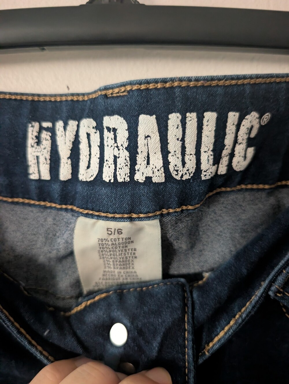 Hydraulic Women's Dark Wash Denim Capri Jeans Size 5/6 - Picture 2 of 3